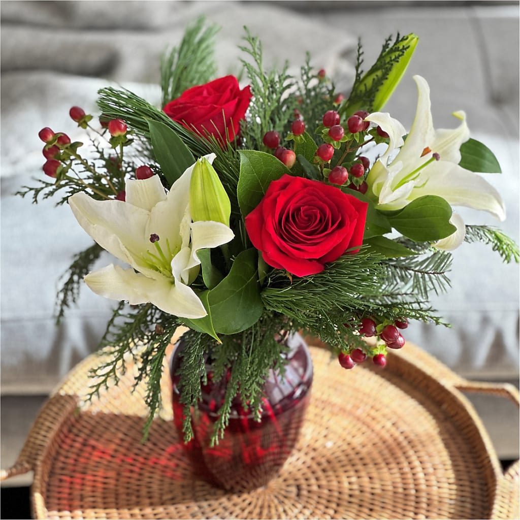 Evergreen Delight Bouquet –  The Andes Flowers Llc, Fort Myers FL